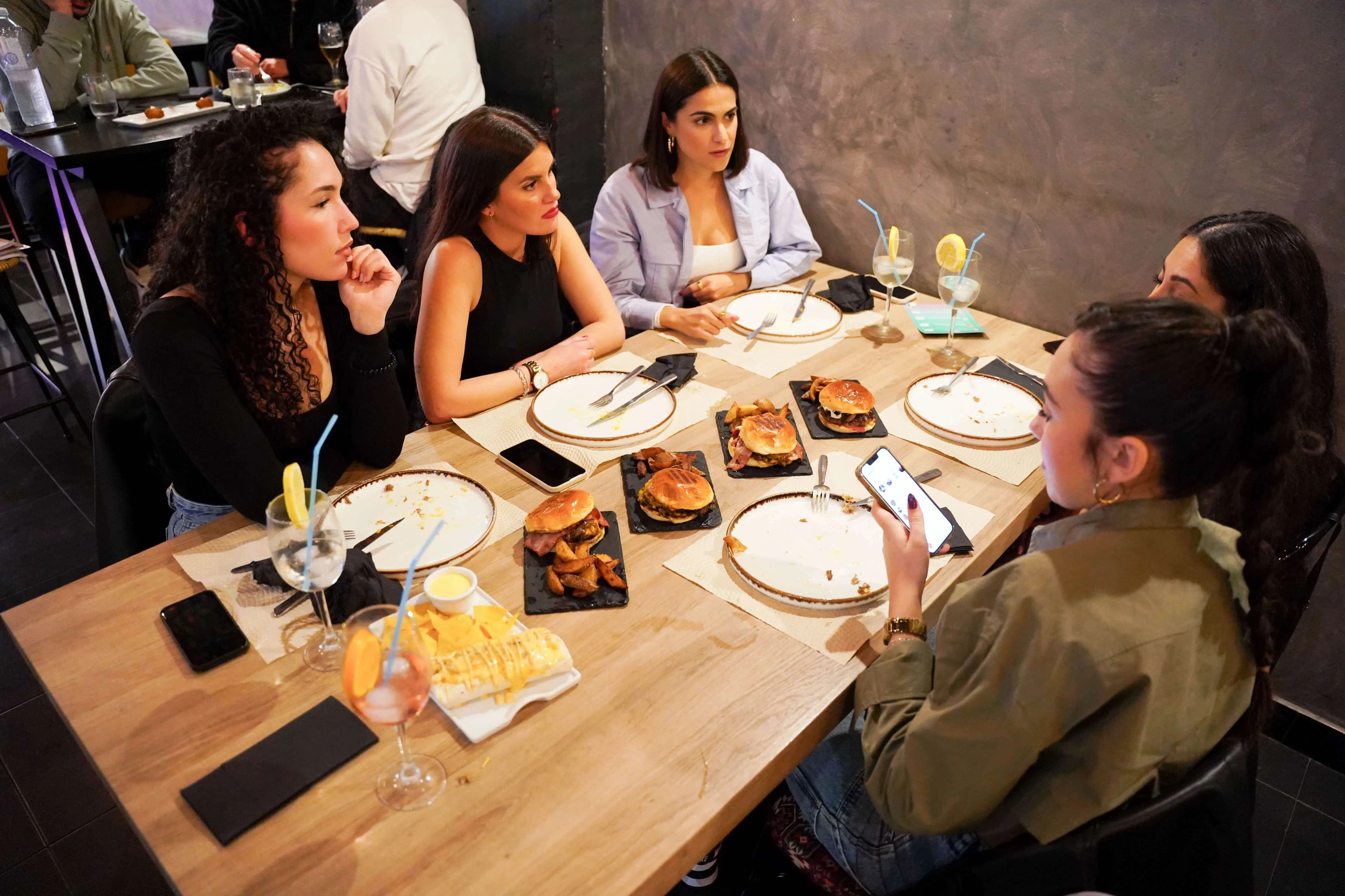 gente disfrutando en el cameló